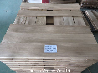 Direkayasa Rift Sawn Oak Wood Flooring Veneer Lebar 175mm Kepadatan Sedang