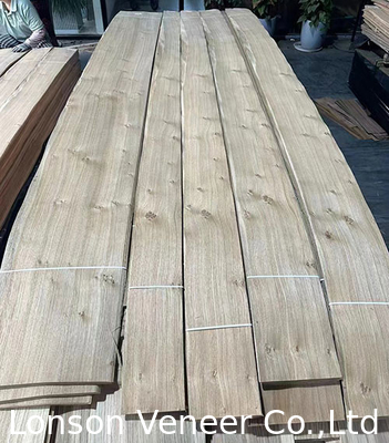 Ketebalan 0,50 mm Eropa White Oak Veneer Knotty Oak barang dalam stok 60.000/SQM
