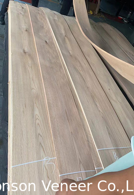 Ketebalan 0,6 - 3,0 mm Knot White Oak Wood Veneer Untuk furnitur, lantai
