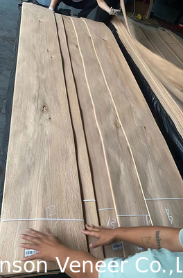 Ketebalan 0,6 - 3,0 mm Knot White Oak Wood Veneer Untuk furnitur, lantai