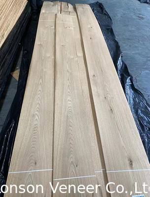 2.0mm Knotty White Oak Wood Veneer Berbagai gaya Barang dalam stok